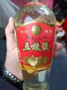 青岛回收羊年茅台酒瓶礼盒，高于同行价