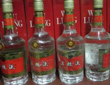 双流回收老酒怎么通过触觉来品鉴美酒?