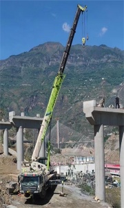 在江永租用吊车，怎样与出租方确定设备的运输保险责任和费用承担？